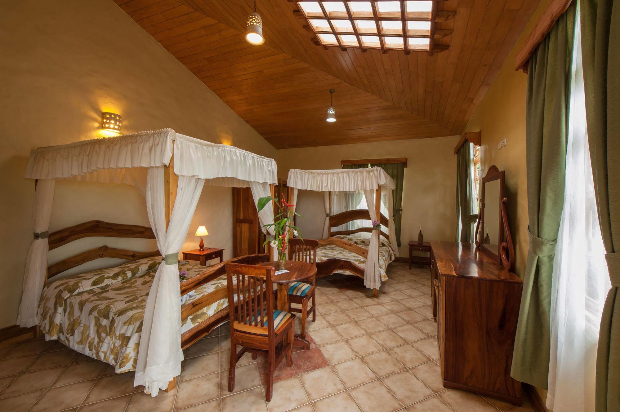 Hotel Claro De Luna Monteverde ภายนอก รูปภาพ